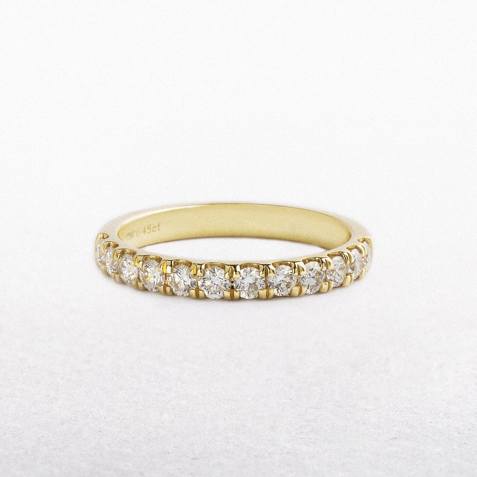 0.55ct Fvs 2.5mm Castelle Set Natural Wedding Band In 18ct Yellow Gold