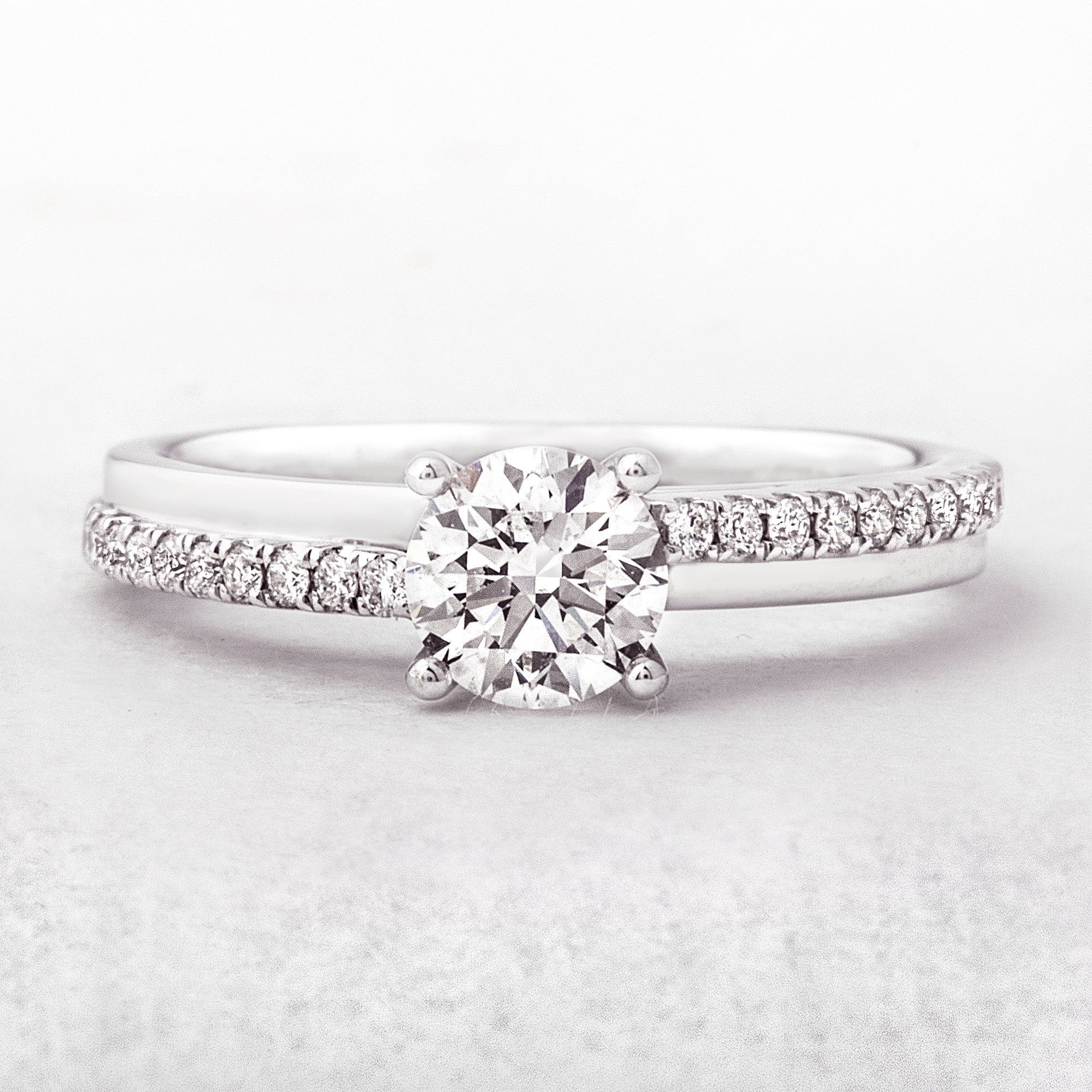 0.75ct F VS1 GIA Certified Natural Diamond Round Solitaire Engagement Ring With Diamond Shoulders