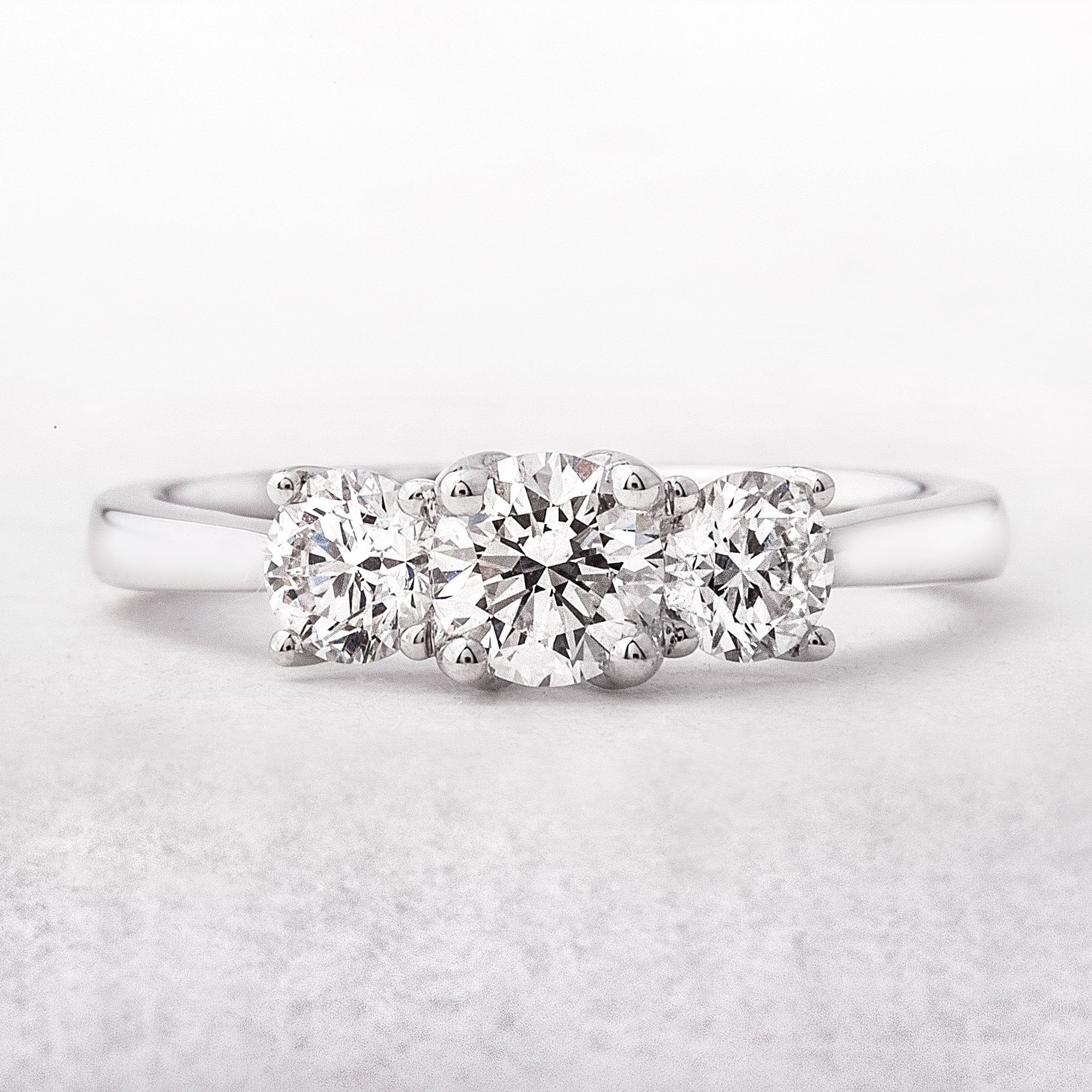 0.95ct F-G VS Round Cut Natural Diamond Three Stone, 18ct Gold Engagement Ring