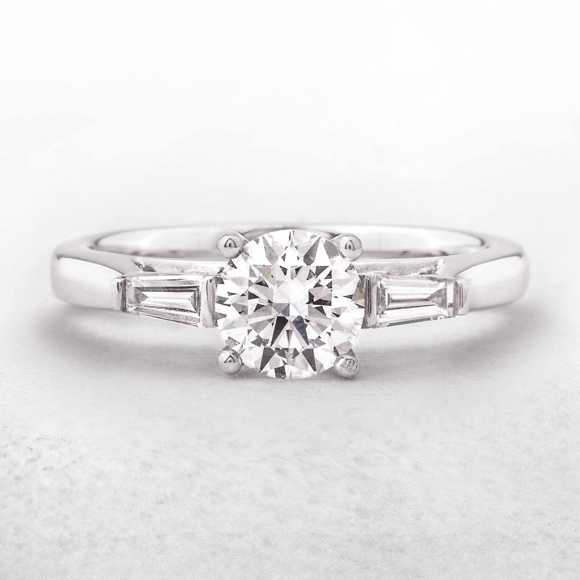 1.09ct G VS2 GIA Certified Round Natural Diamond Baguette Shoulders 18ct White Gold Engagement Ring