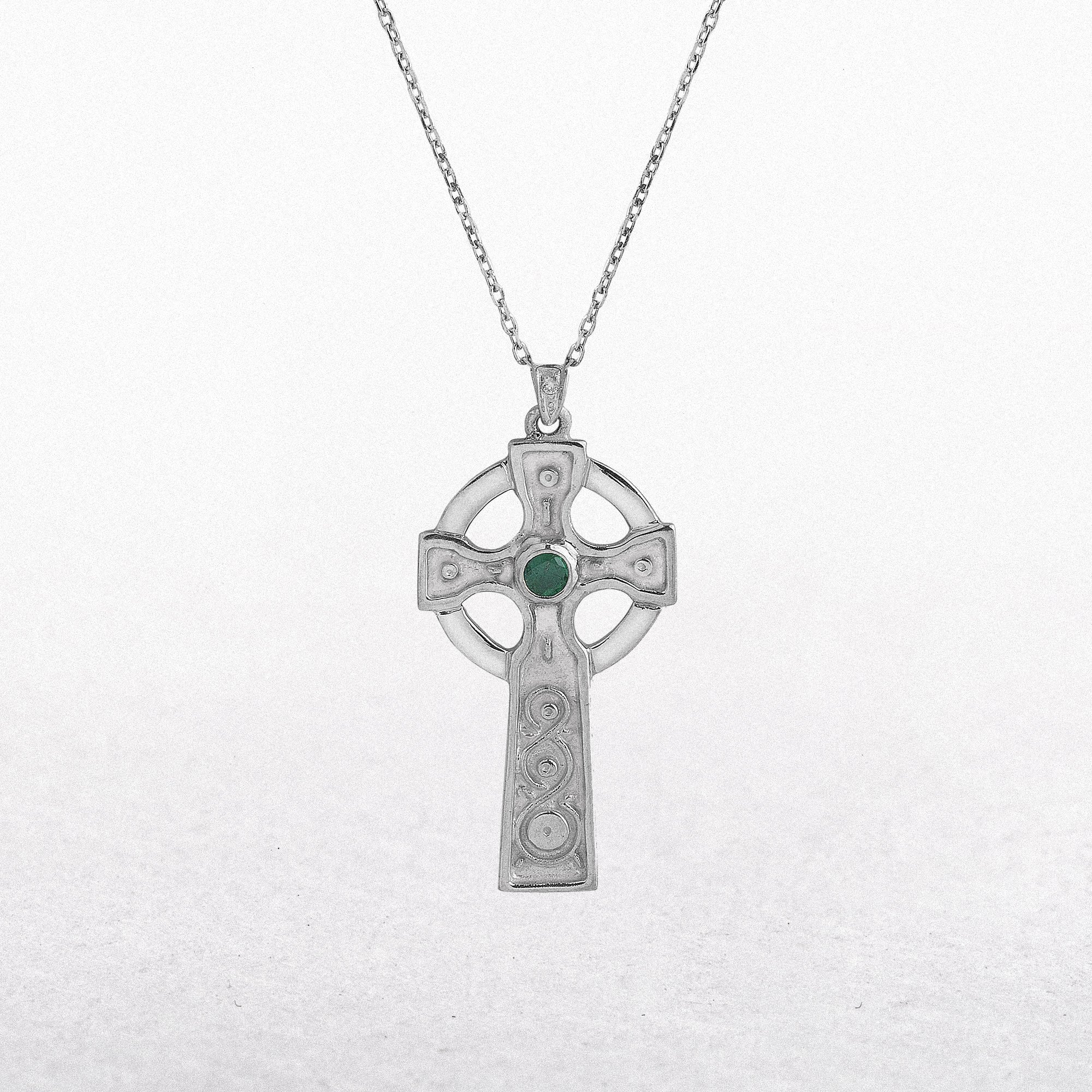 14ct W/G Celtic cross with Emerald 3.5g