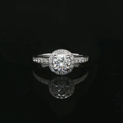 18ct White Gold 0.50ct Round Brilliant-cut halo cluster ring set in four claw