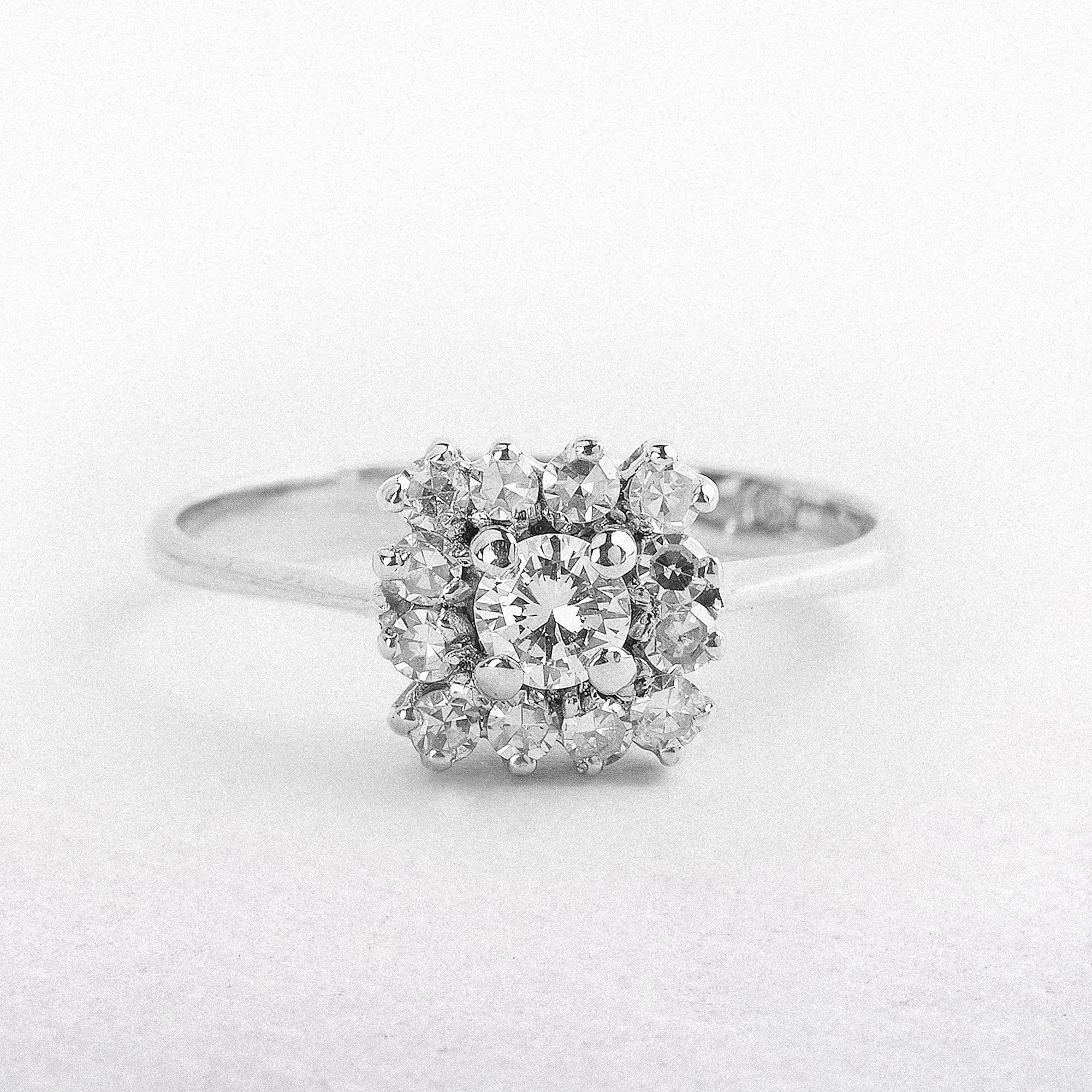 18ct WHite Gold Natural Diamond Cluster ing 0.40ct