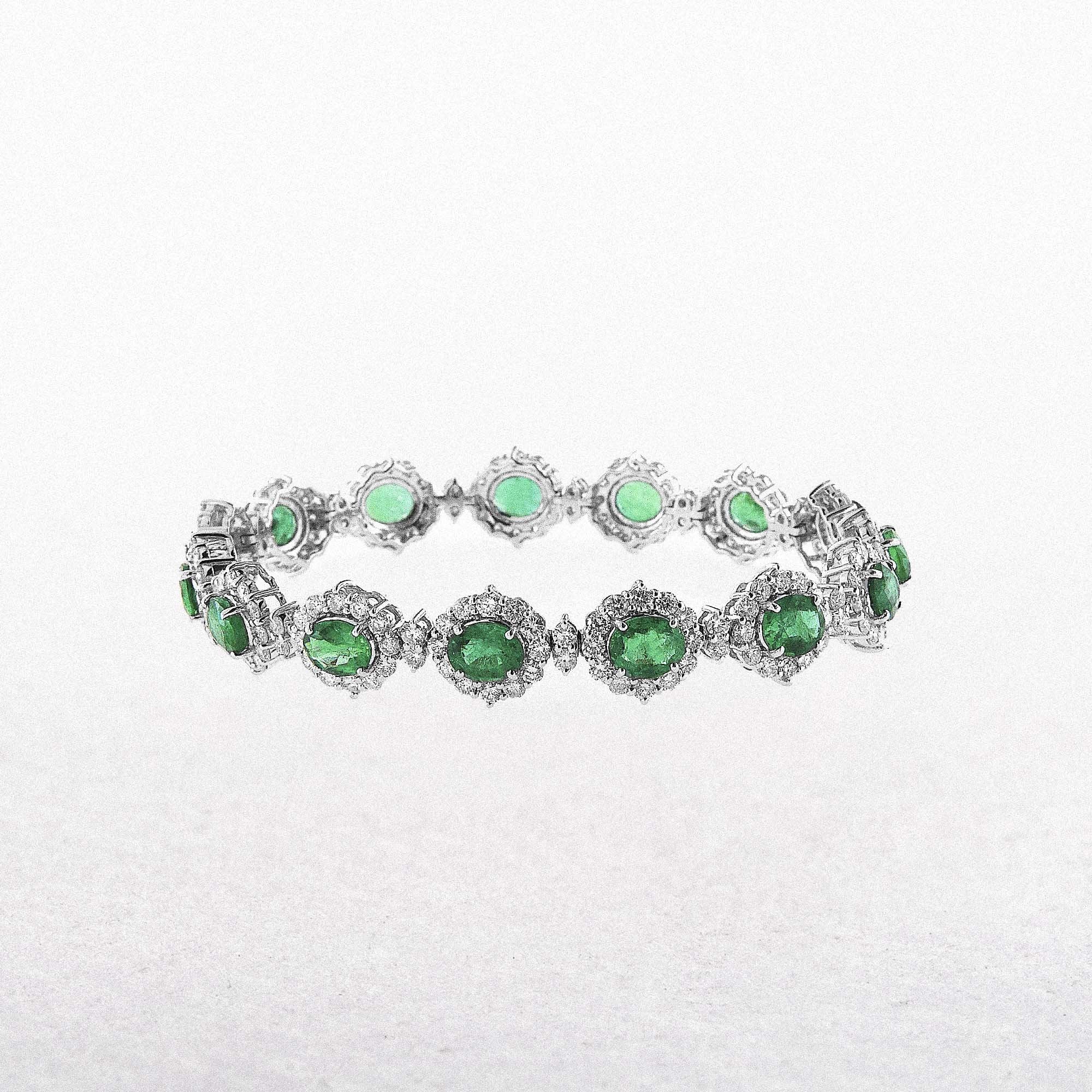 18ct White Gold Oval Emerald 8.23ct and natural Diamond 5.68ct Cluster Bracelet