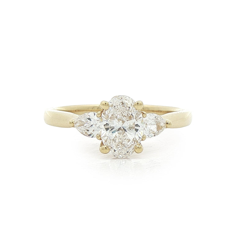 18ct Yellow Gold 0.80ct D Vs2 Natural Diamond Oval & Pear Shoulders 0.32ct