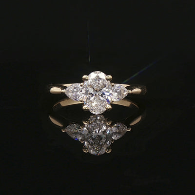 18ct Yellow Gold 0.80ct D Vs2 Natural Diamond Oval & Pear Shoulders 0.32ct