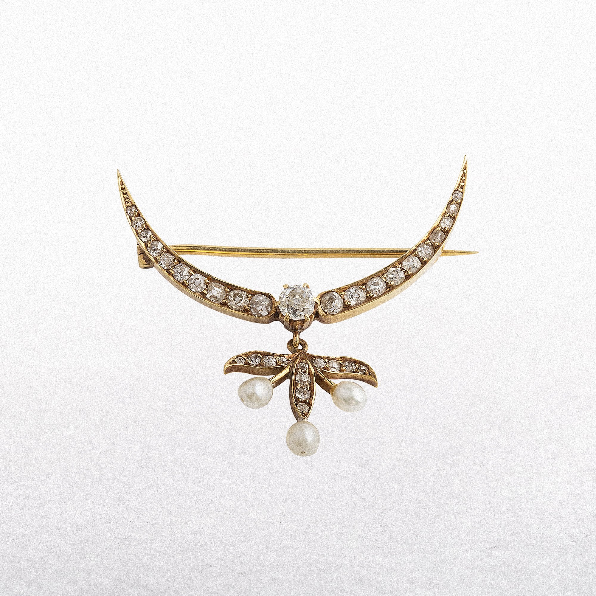 18ct Yellow Gold Natural Diamond Pearl Cresent-Shaped Brooch with Seed Pearl Drop