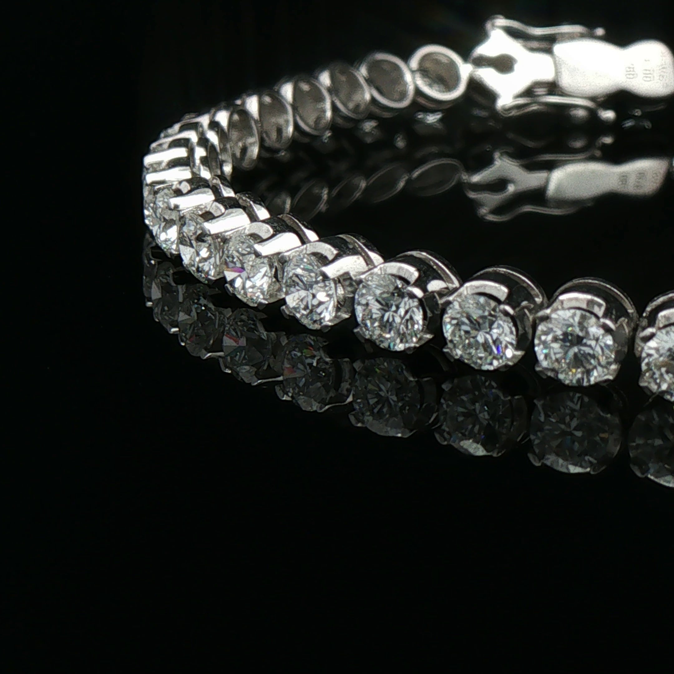 8.00ct F VS Heinz Mayer Natural Line Diamond Barcelet set in 18ct White Gold