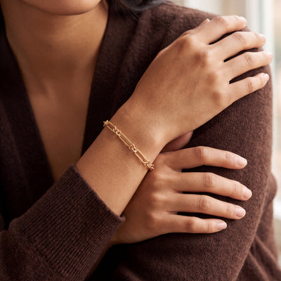 Ladies Hollow Figaro Paper Link Style Bracelet Weighting Total 3.1G In 9ct Yellow Gold