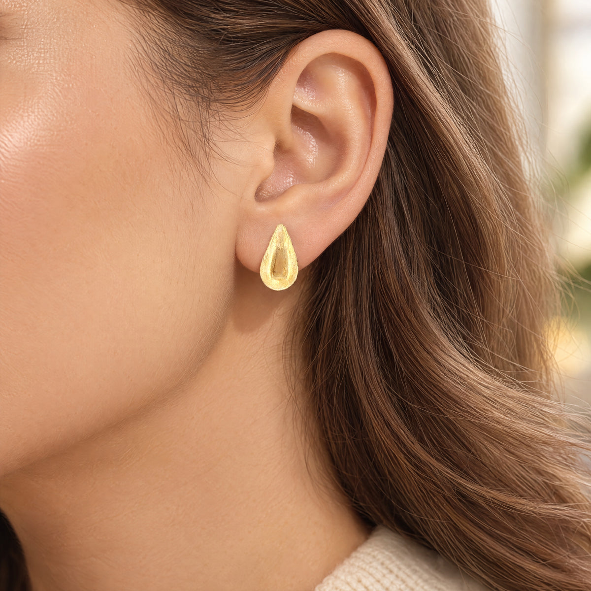 Tear Drop Stud Earrings in 9ct Yellow Gold