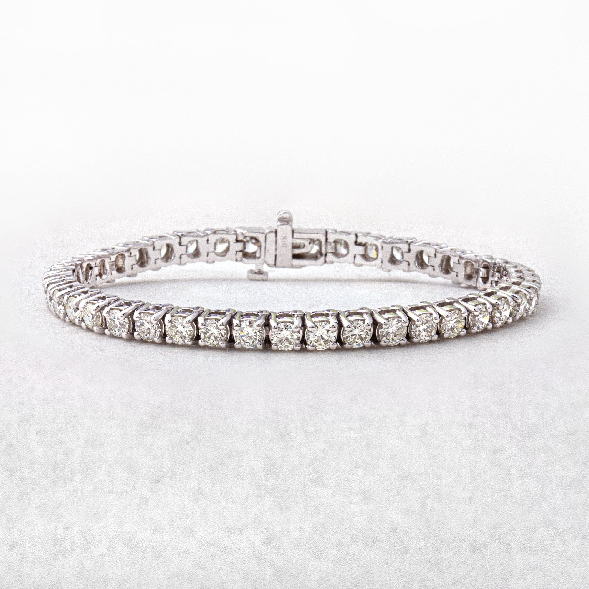 8.00ct F/G VS/SI1 Natural Diamond Claw Set Tennis Bracelet in 18ct White Gold