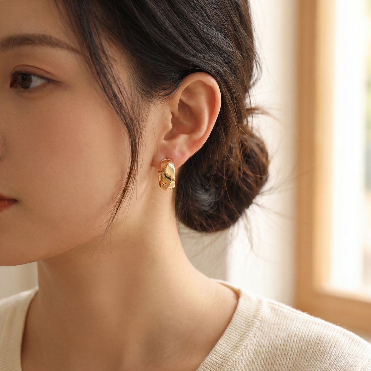 Huggie Earrings Twist in 9ct Yellow Gold