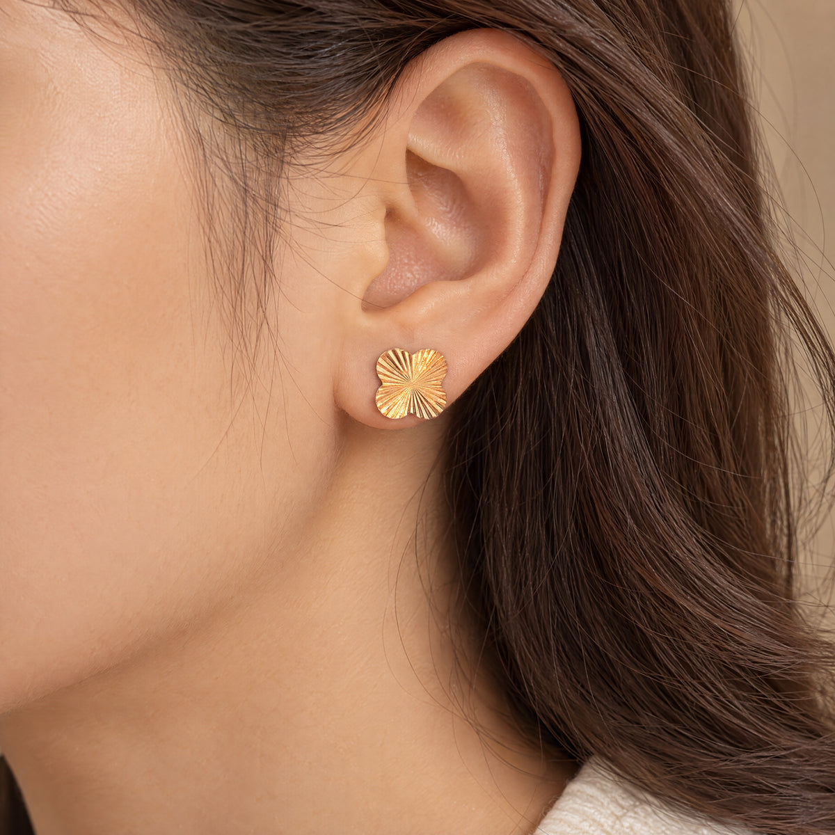 Flower Stud Earrings in 9ct Yellow Gold