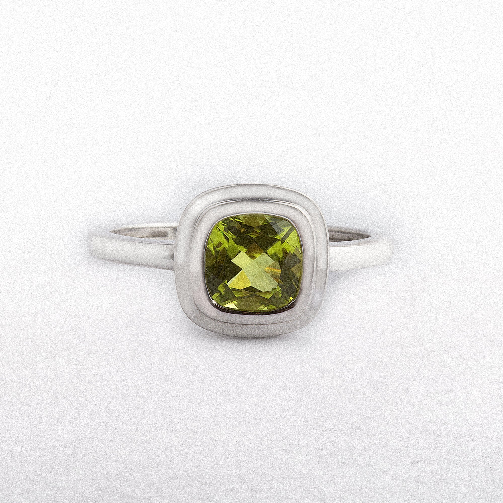 9ct White Gold Peridot Dress Ring