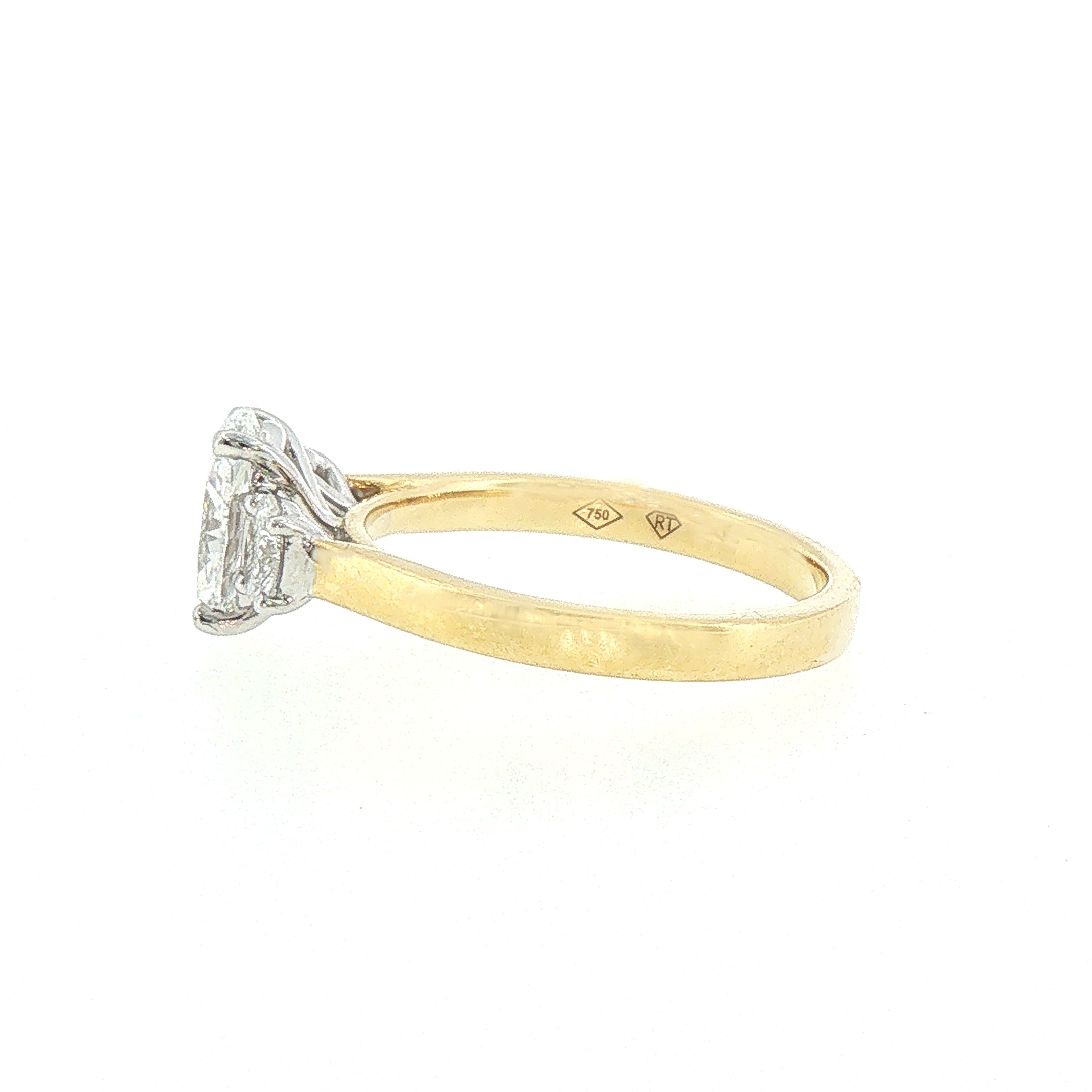 1.33ct D VS2 3 Stone Oval Cut Natural Diamond Ring Set in 18ct Yellow Gold