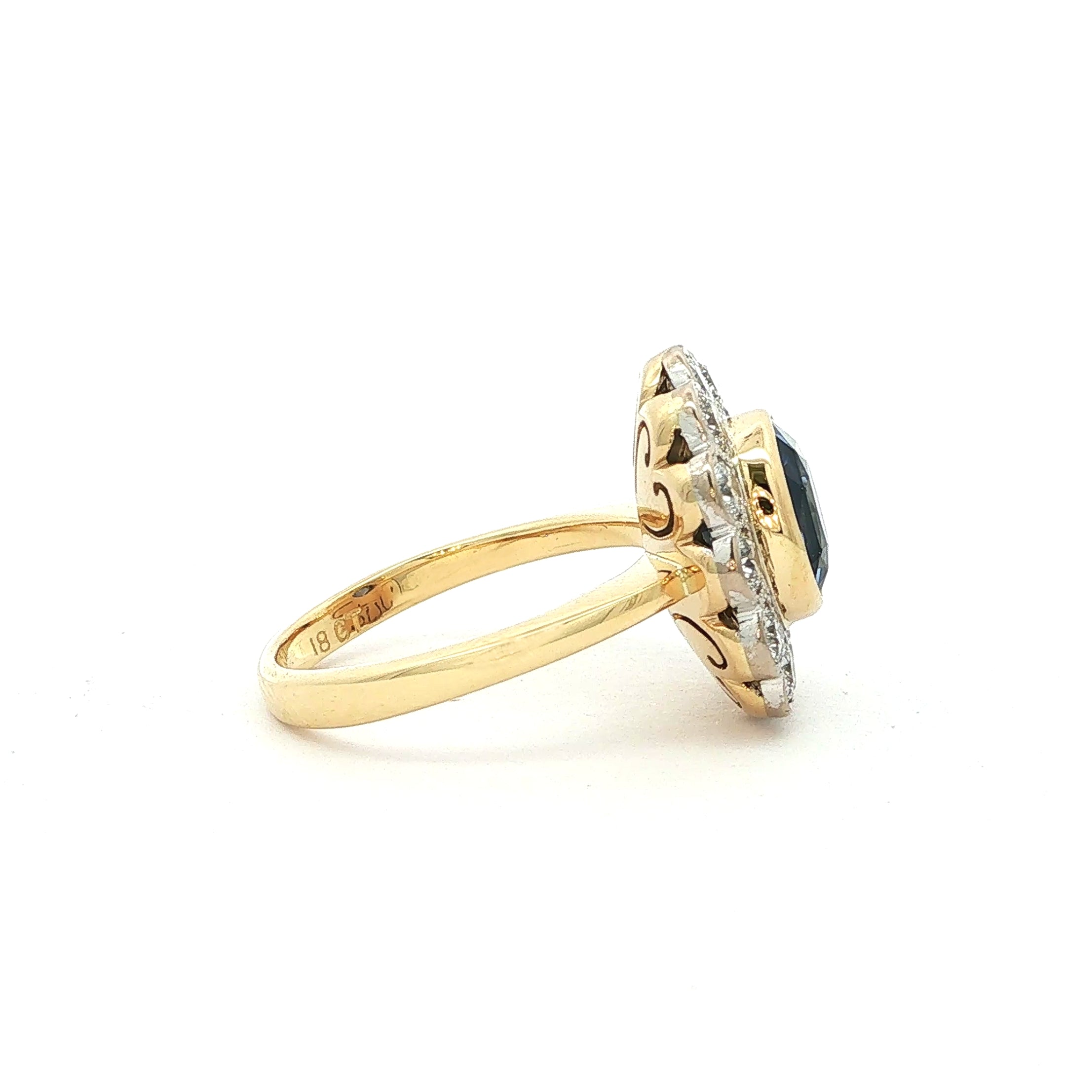 2.72ct Natural Sapphire & 0.96ct Natural Diamond Vintage Oval Cluster Vintage Ring set in 18ct Yellow Gold