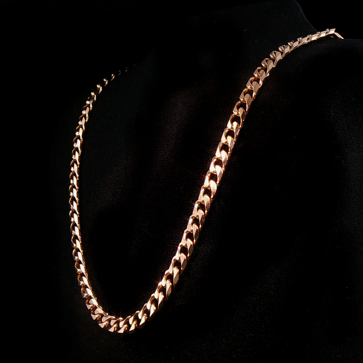Vintage Gents Solid Curb Link Chain Weighing 55.9g in 9ct Yellow Gold