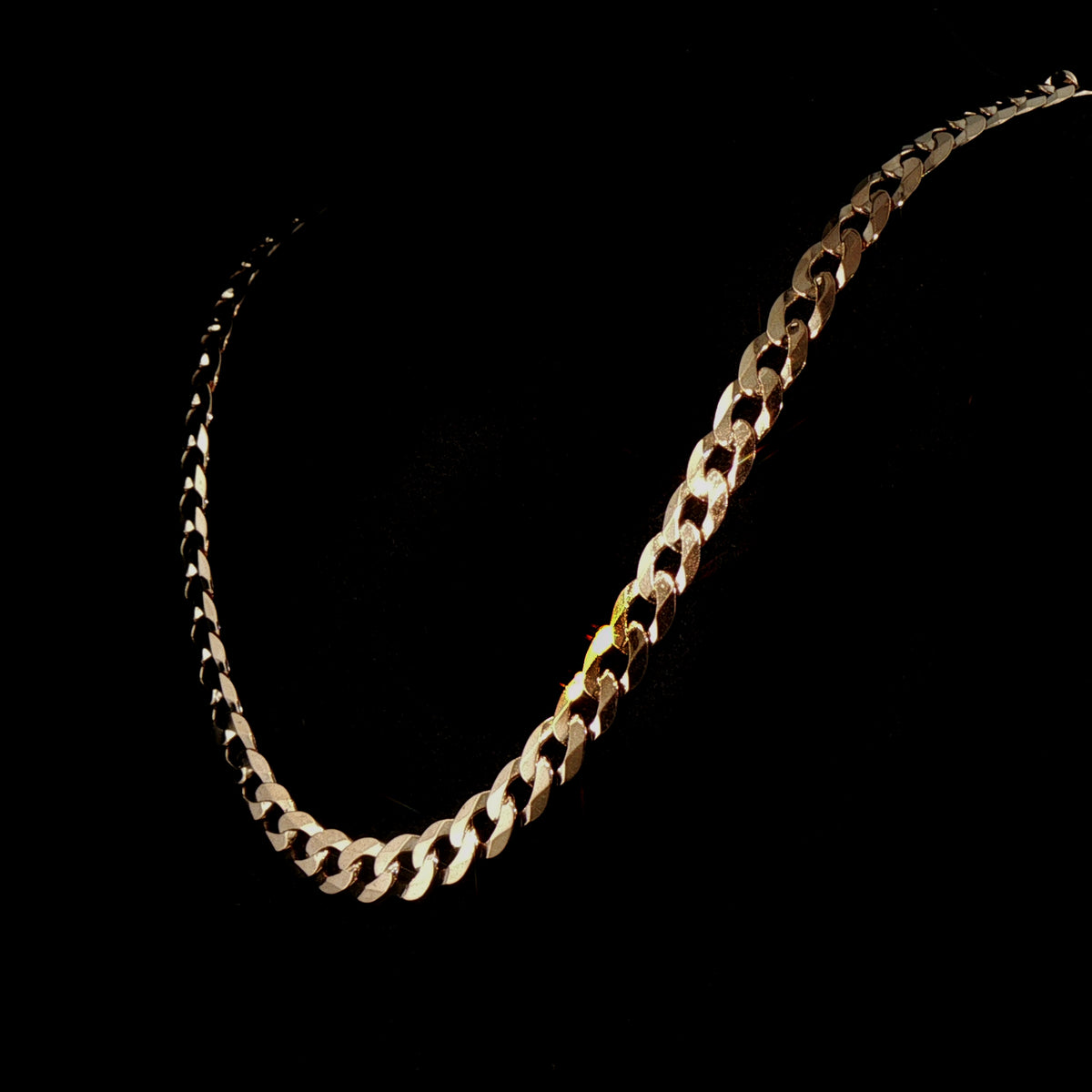 Vintage Gents Flat Curb Chain Weighing 32.6g in 9ct Yellow Gold