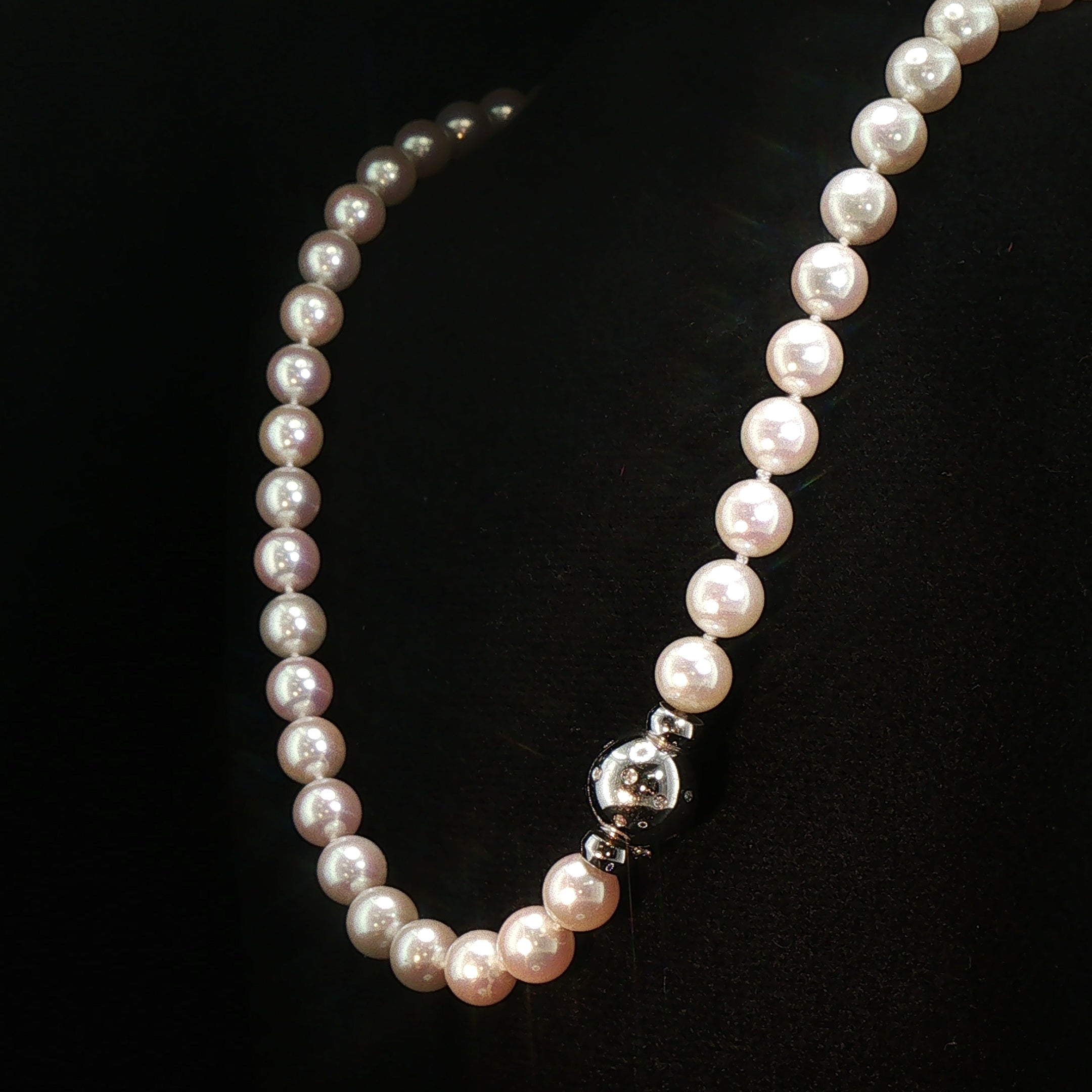 Akoya Pearl Natural Necklace with 18ct White Gold Natural Diamond Clasp