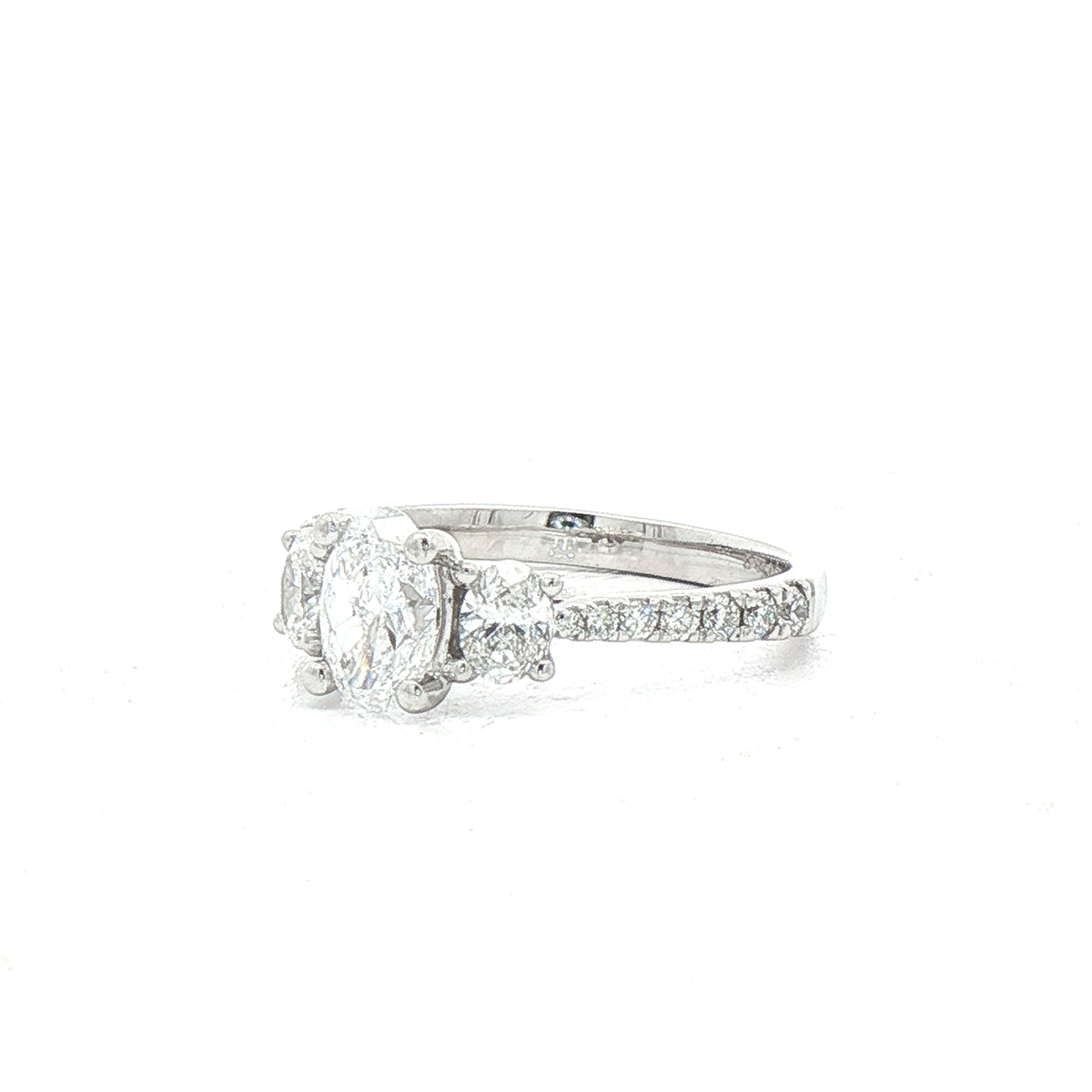 C0.70ct S0.55 D vs2 Certified Oval Natural Diamond With Round Sides & Shoulders Set In Platinum
