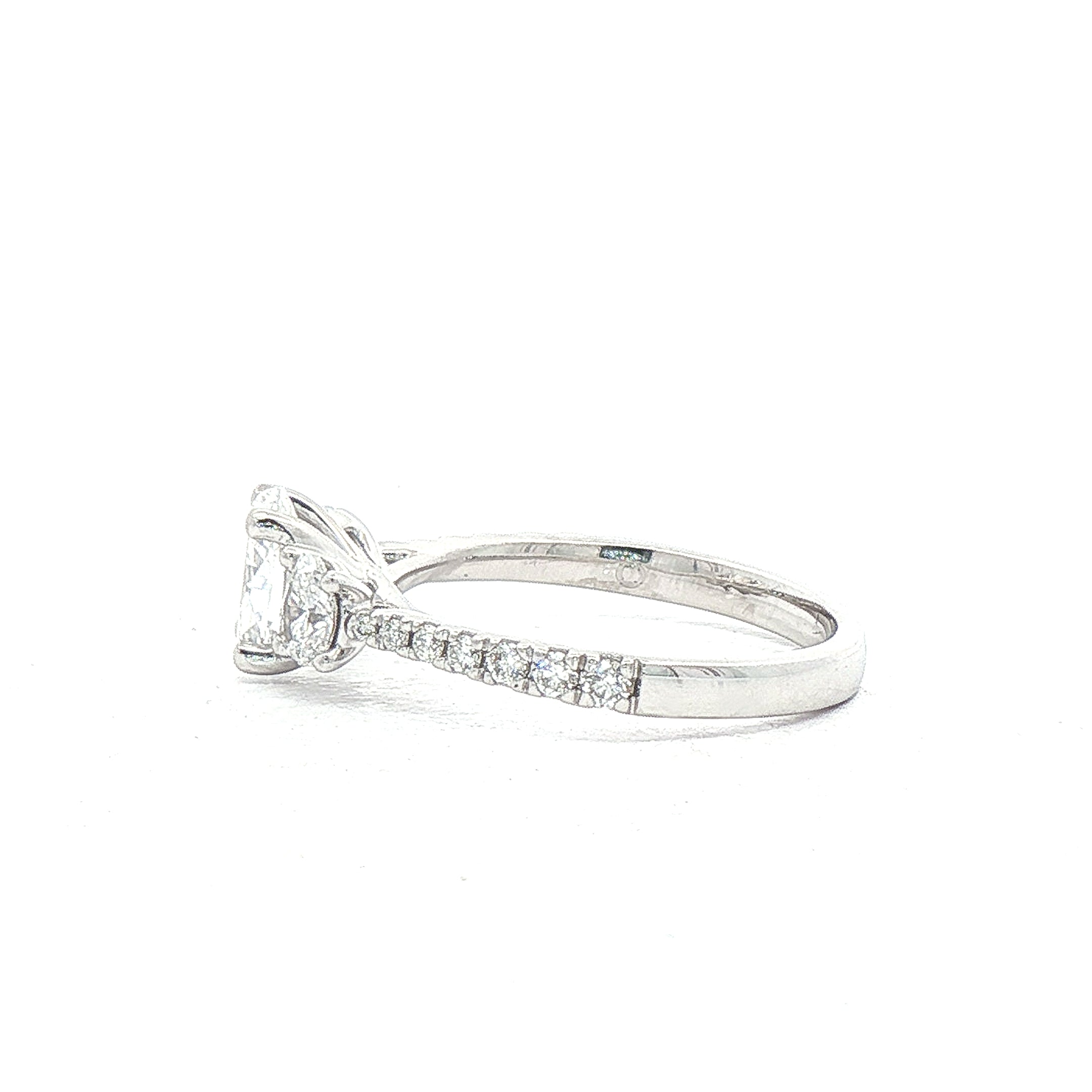 C0.70ct S0.55 D vs2 Certified Oval Natural Diamond With Round Sides & Shoulders Set In Platinum