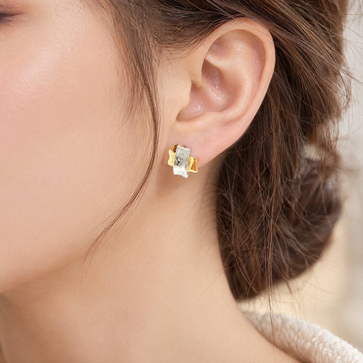 Two-Toned Cross Over Stud Earrings in 18ct Yellow and White Gold