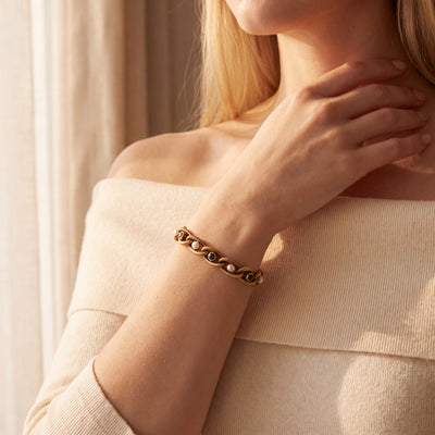 Sapphire and Pearl Curb Spring Link Bracelet Weighing 11g in 18ct Yellow Gold