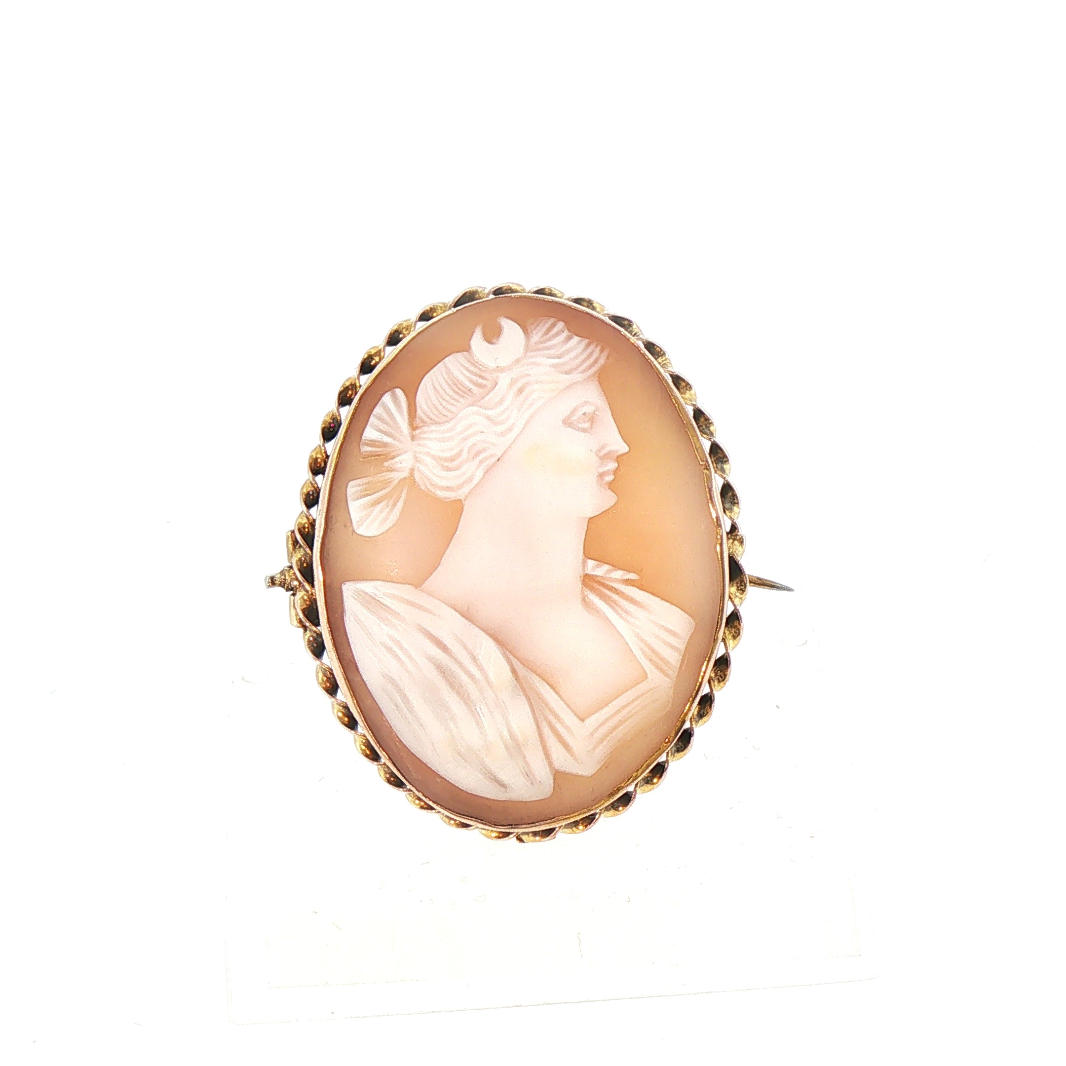 Sardonyx Cameo Portrait Brooch in Yellow Gold