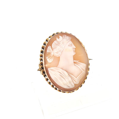 Sardonyx Cameo Portrait Brooch in Yellow Gold