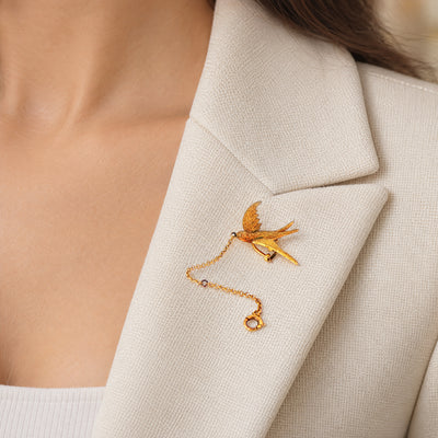 Vintage Swallow Brooch in 15ct Yellow Gold