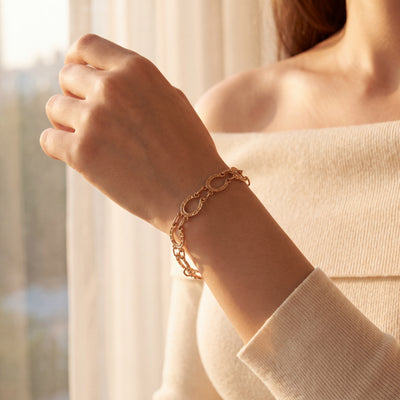 Vintage Horse Shoe Bracelet Weighing 8.9g in 9ct Yellow Gold