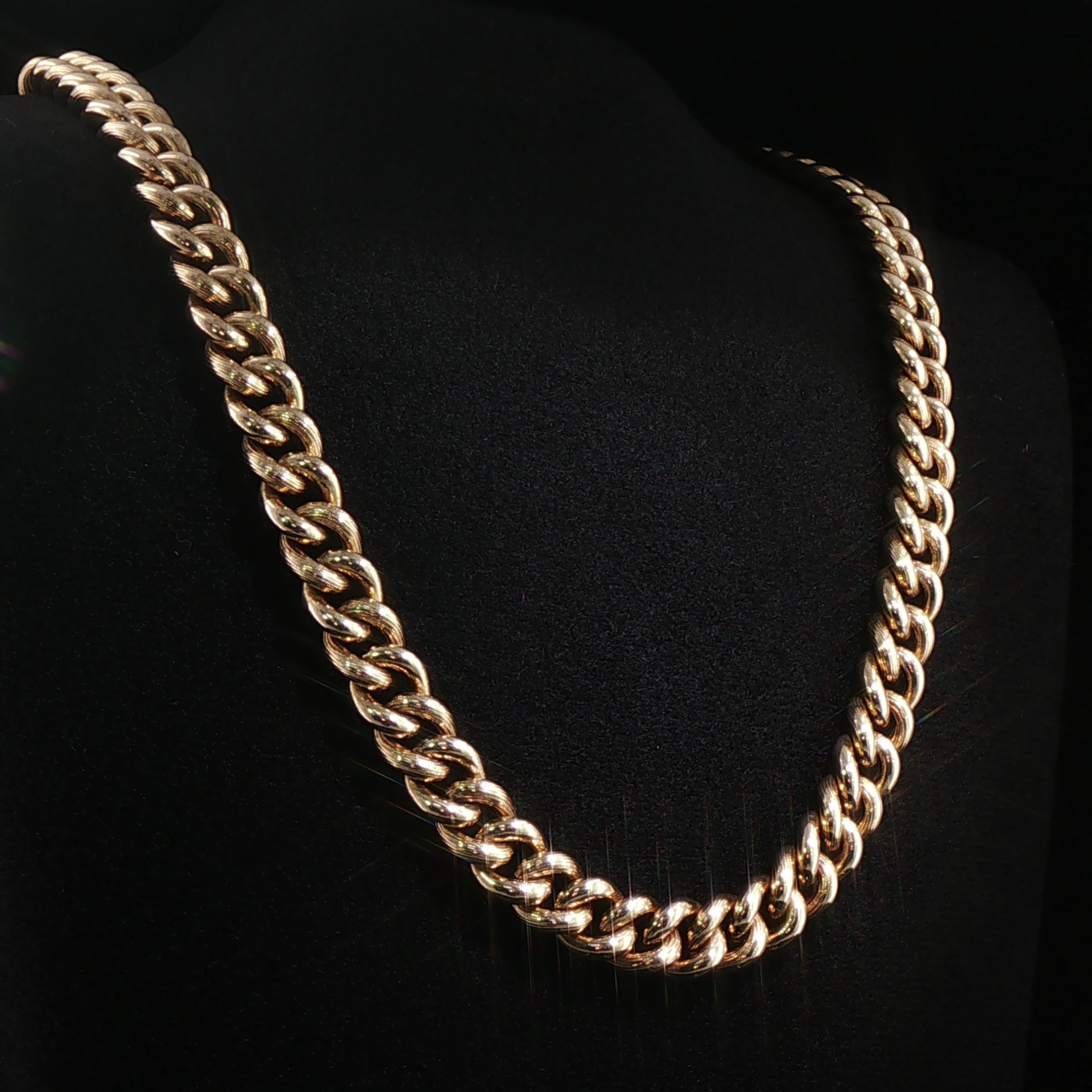 56.7g Vintage 18" Large Curb Link Chain Jump Bolt Ring set in 9ct Yellow Gold