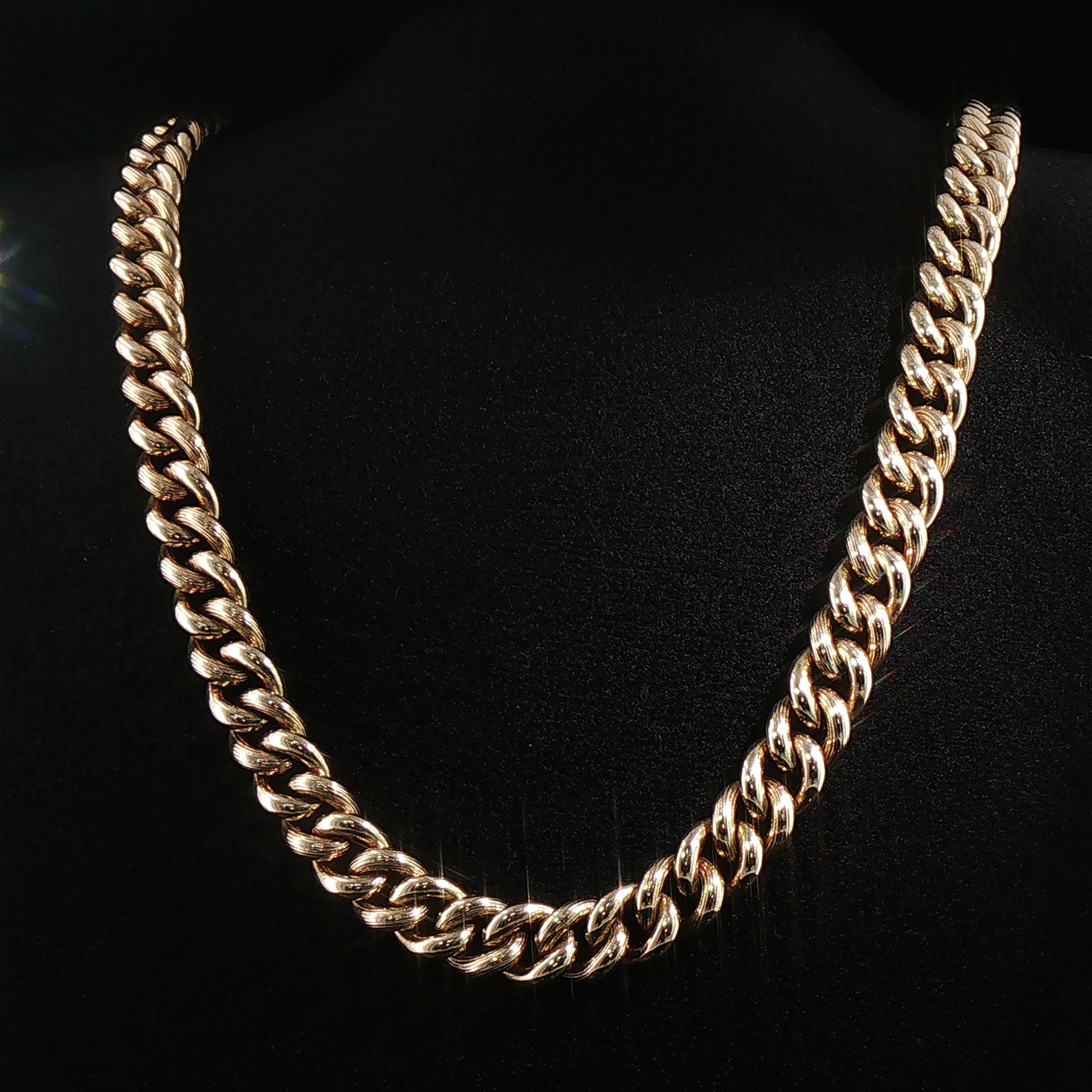 56.7g Vintage 18" Large Curb Link Chain Jump Bolt Ring set in 9ct Yellow Gold
