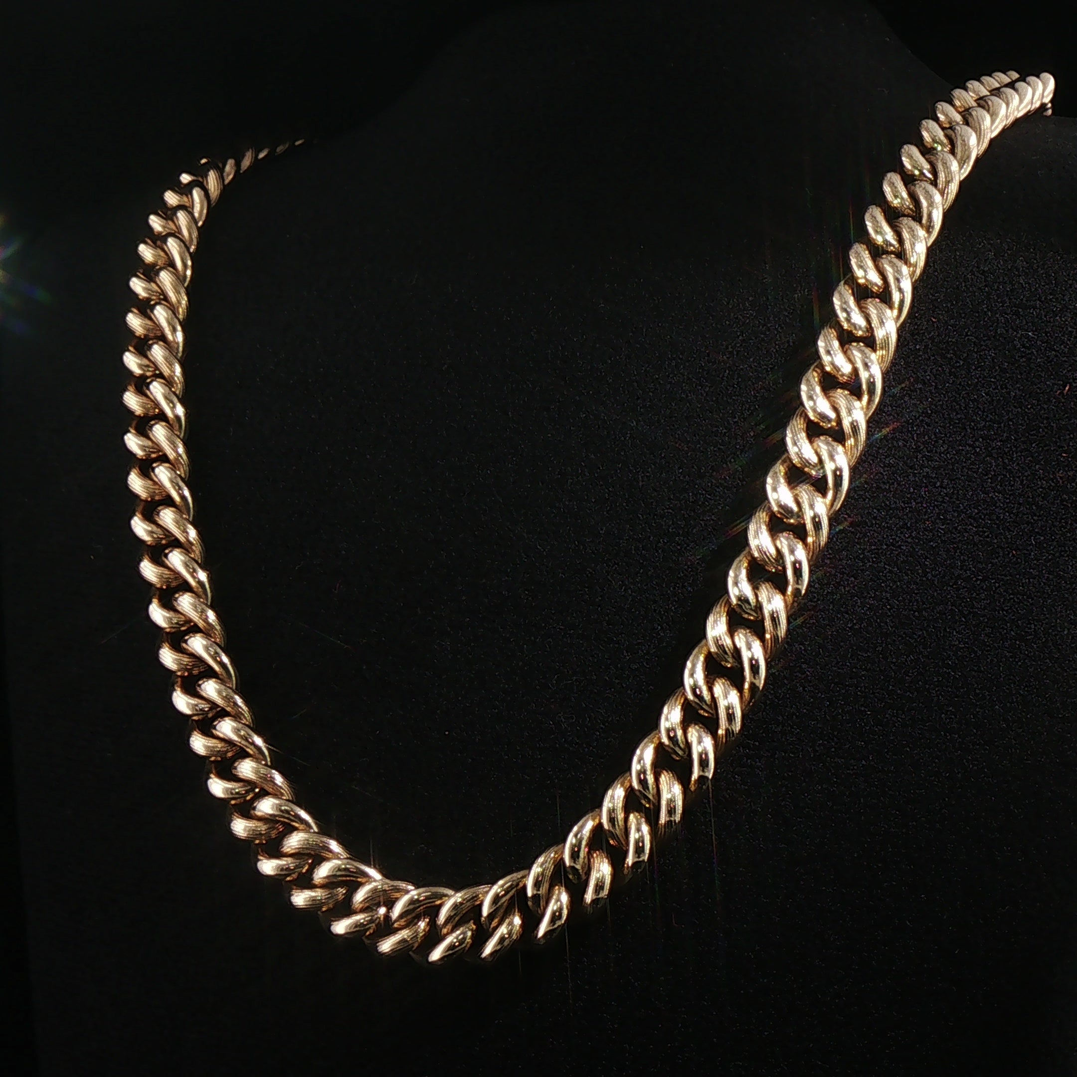 56.7g Vintage 18" Large Curb Link Chain Jump Bolt Ring set in 9ct Yellow Gold