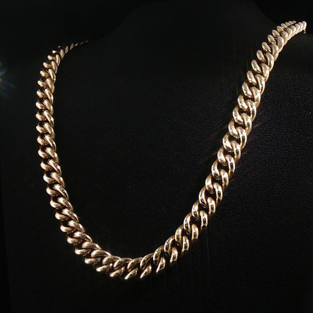56.7g Vintage 18" Large Curb Link Chain Jump Bolt Ring set in 9ct Yellow Gold