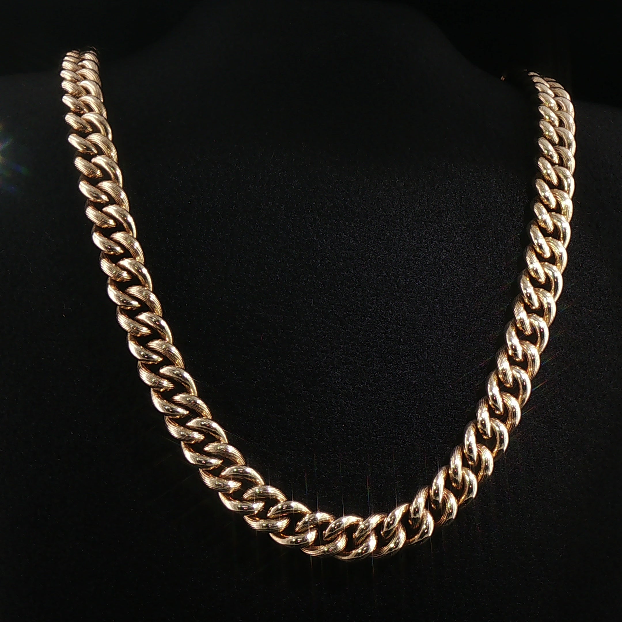 56.7g Vintage 18" Large Curb Link Chain Jump Bolt Ring set in 9ct Yellow Gold