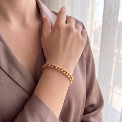 Vintage Graduate Curb Bracelet Weighing 17.6g in 9ct Yellow Gold
