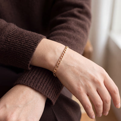 Vintage Flat Curb Bracelet in 9ct Yellow Gold