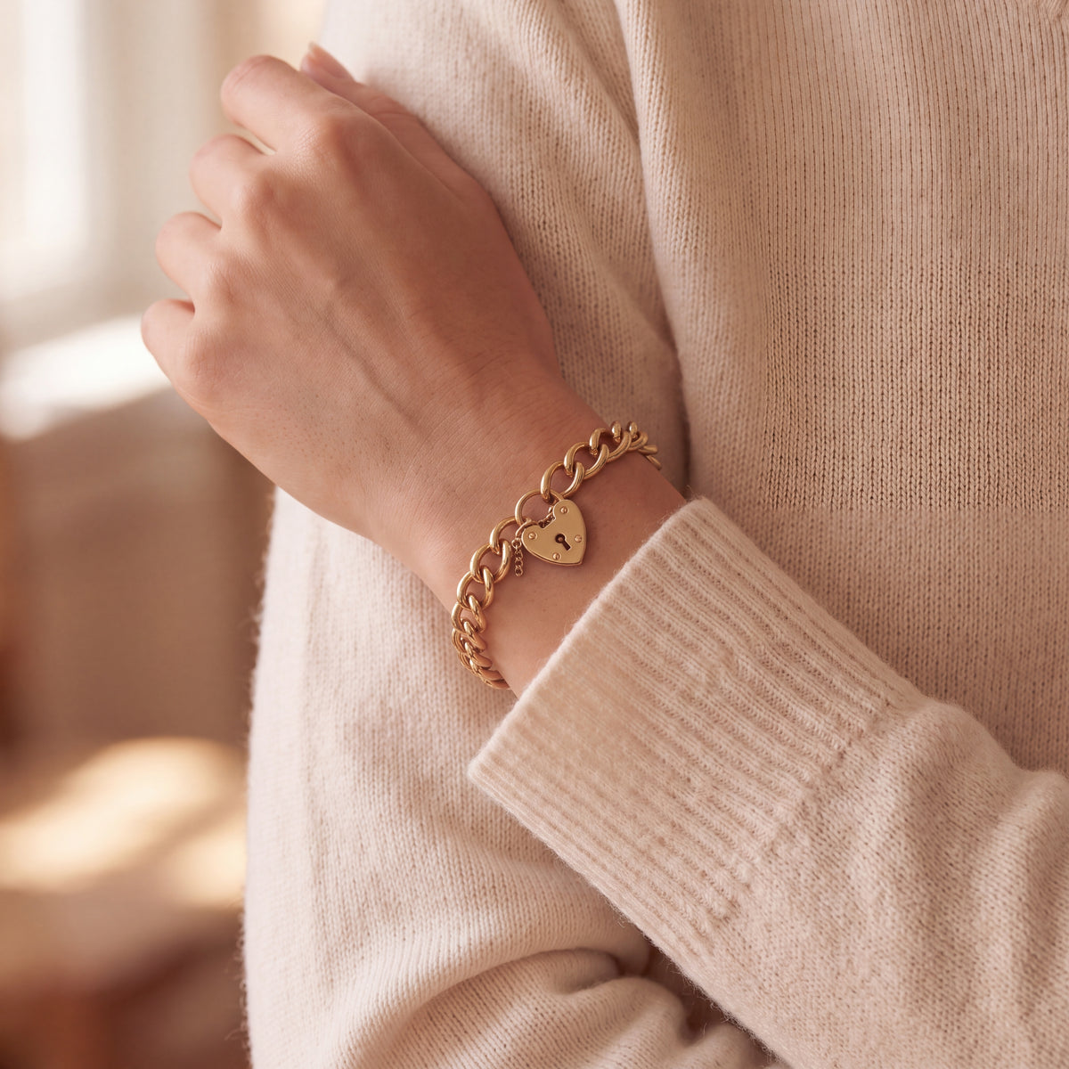 Vintage Round Curb Link Heart Padlock Bracelet in 9ct Yellow Gold