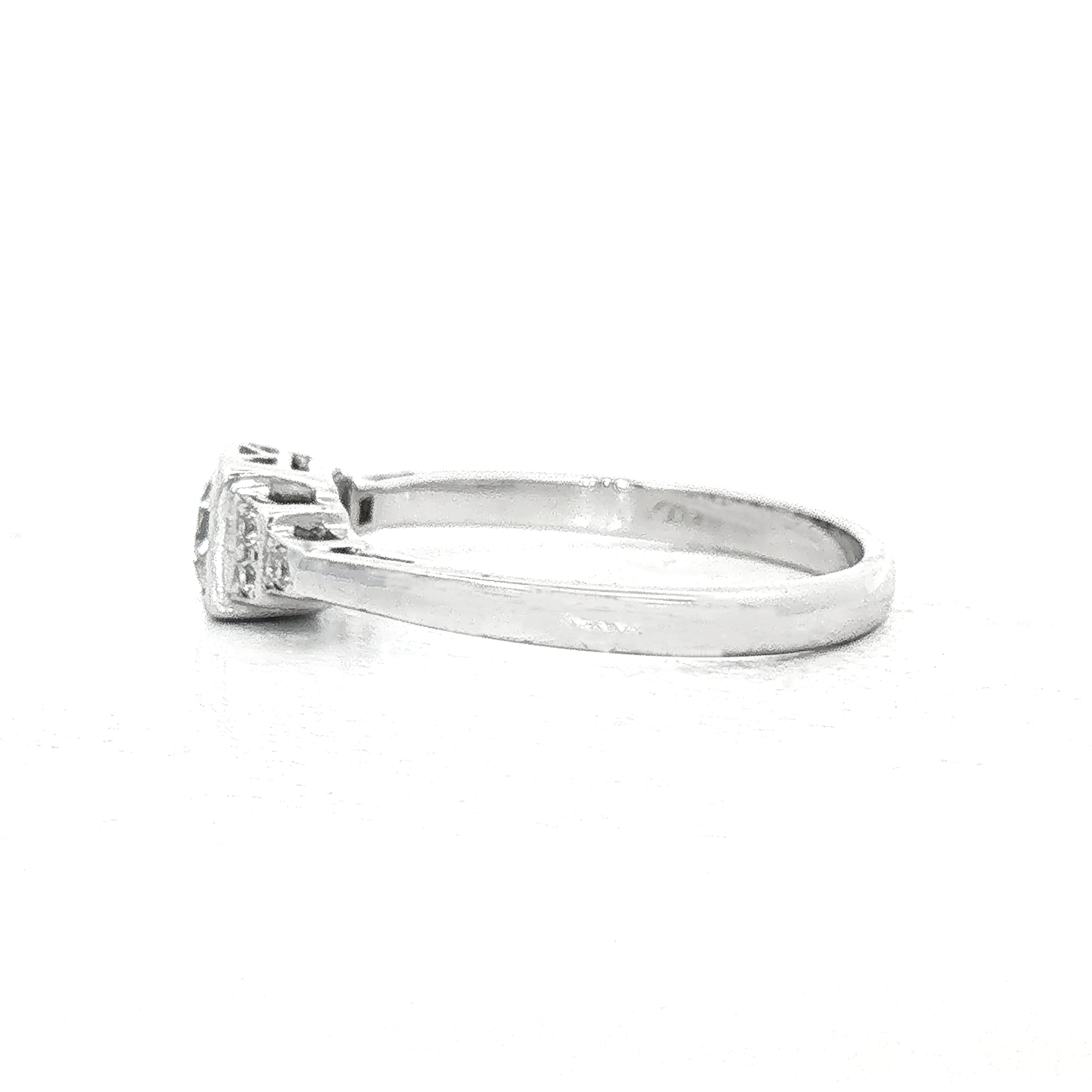 0.91ct Solitaire Box Set Natural Diamond & Diamond Sholders Ring set in Platinum