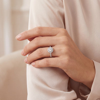 0.46ct Natural Diamond Round Diamond Halo Closter Ring Set in 18ct White Gold