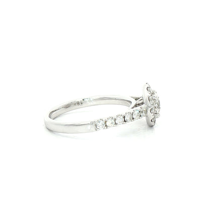 0.46ct Natural Diamond Round Diamond Halo Closter Ring Set in 18ct White Gold