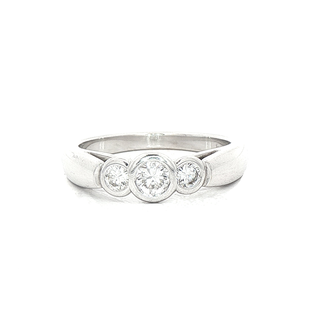 Vintage Natural Diamond Round Three Stone Ring in 18ct White Gold
