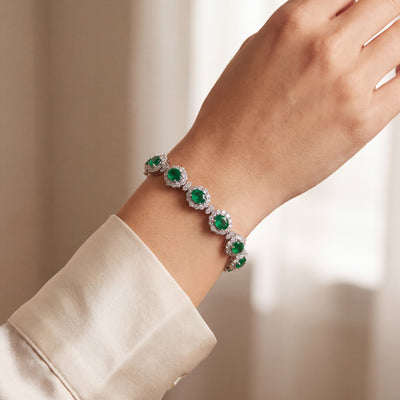 18ct White Gold Oval Emerald 8.23ct and natural Diamond 5.68ct Cluster Bracelet