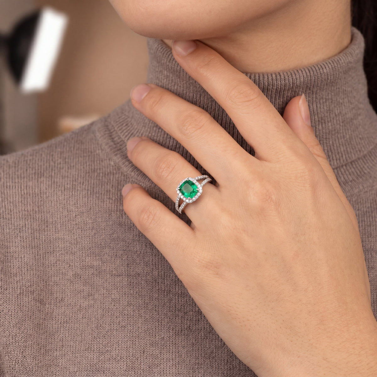 Vintage Natural Emerald and Diamond Cluster Ring with Diamond Sholder set in 18ct White Gold