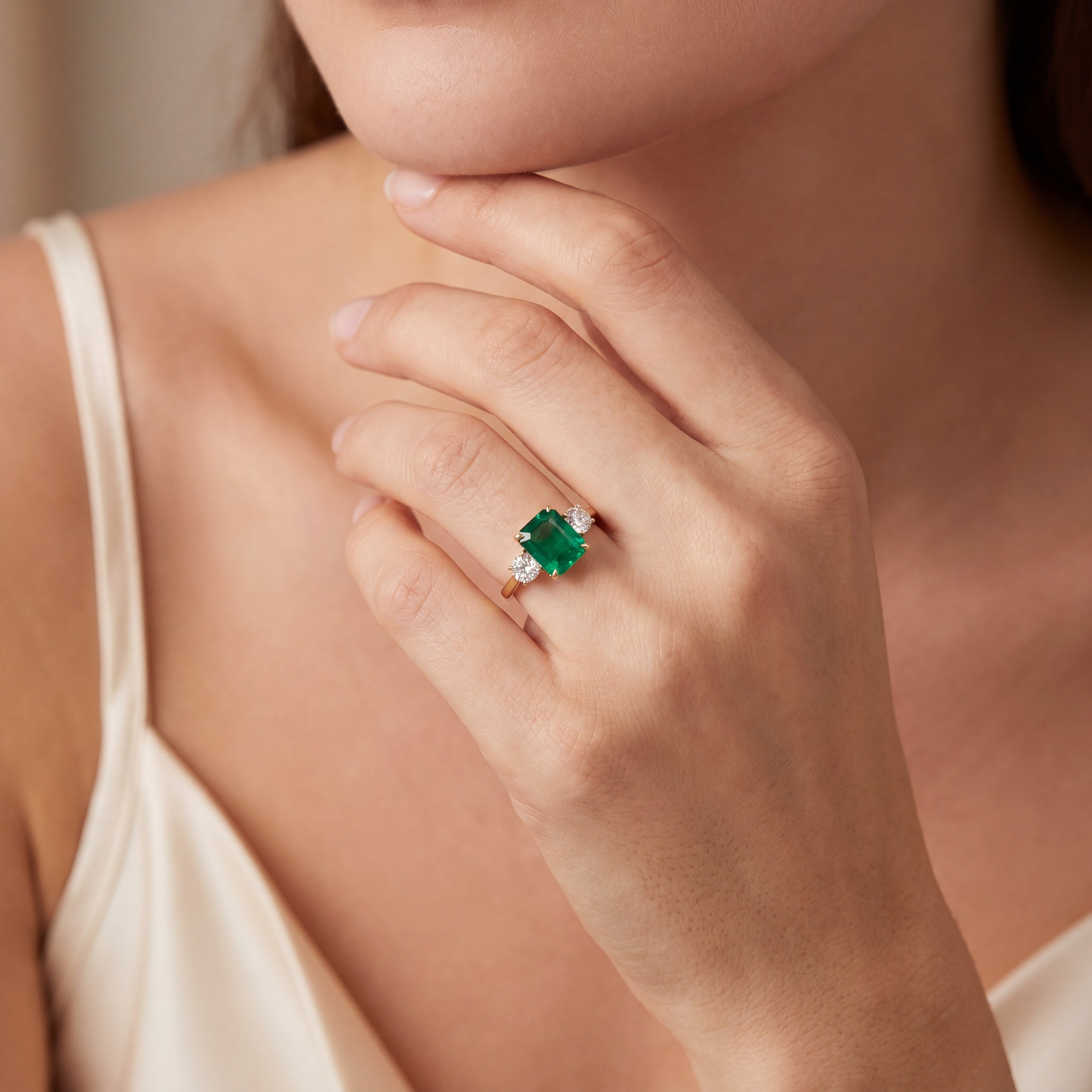 4.08ct Emerald & Natural Diamond Round Cut Sides in 18ct Yellow Gold