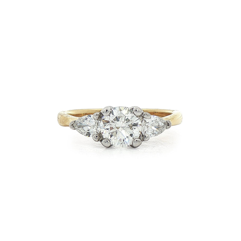 C0.80ct S0.40ct G vs1 Round Solitaire Pear Sides Set In 18ct Yellow Gold