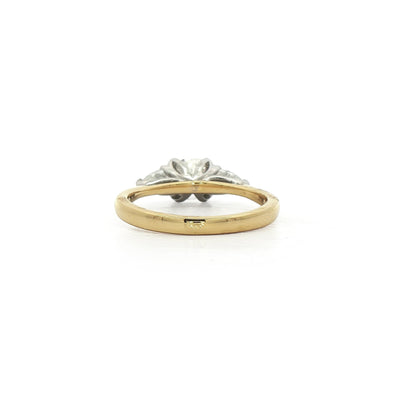 C0.80ct S0.40ct G vs1 Round Solitaire Pear Sides Set In 18ct Yellow Gold