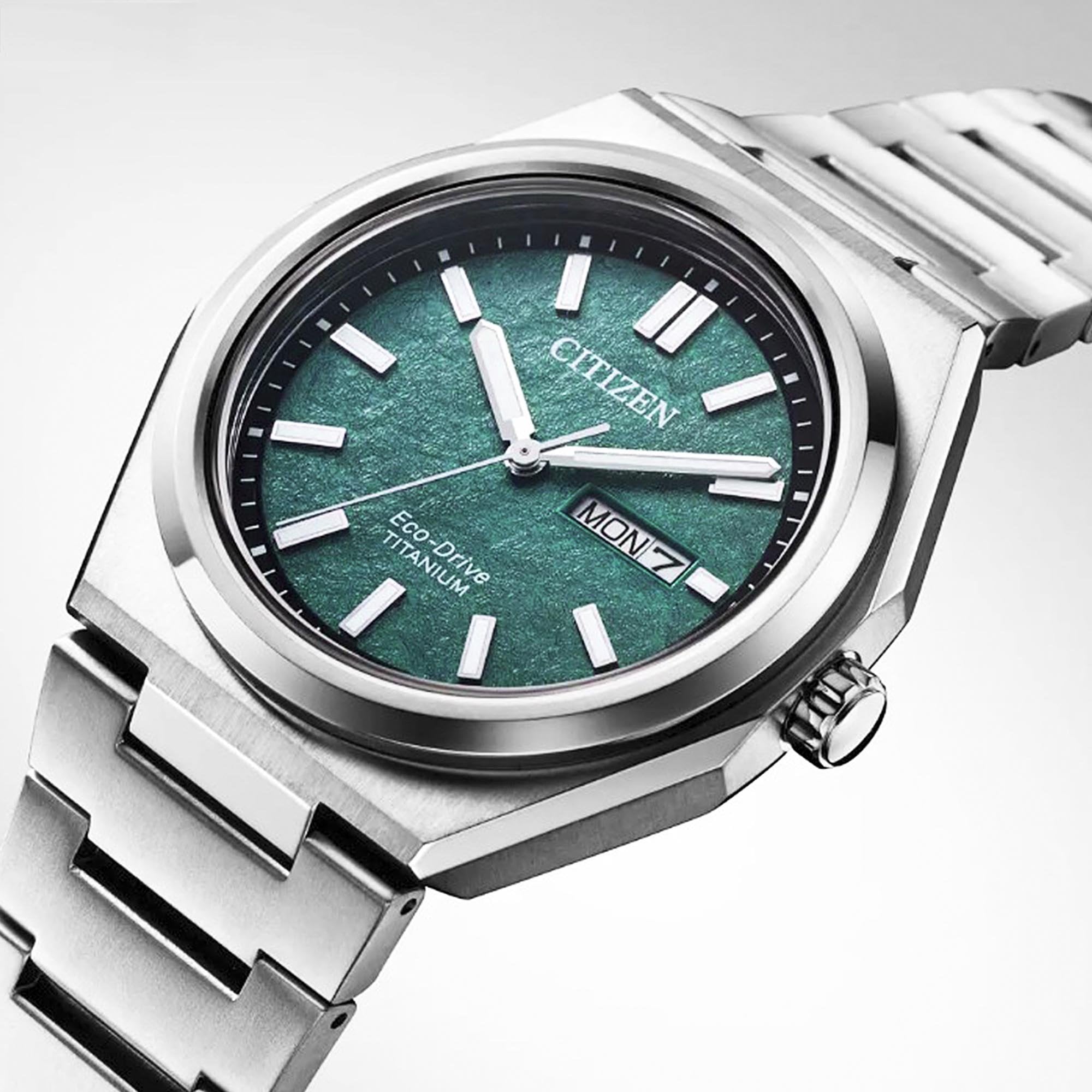 Citizen Zenshin Gents Super Titanium Day-Date/Green Dial Watch