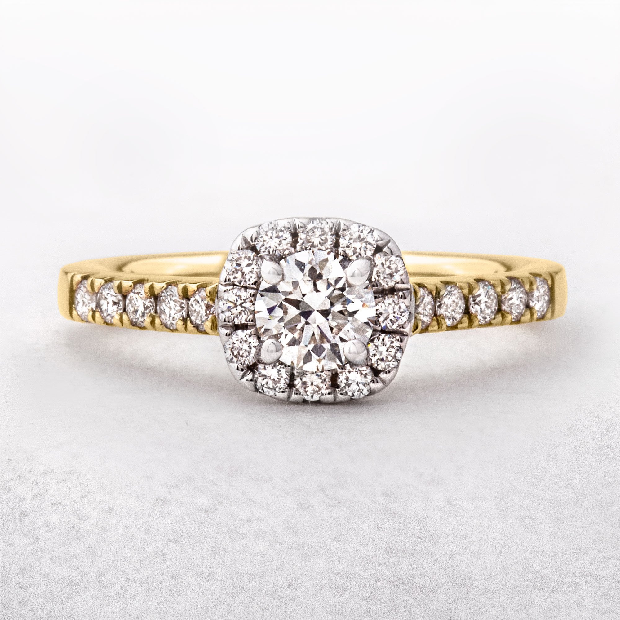 Diamonds 0.78ct E / VS1 GIA Certified Round Cut, 18ct Gold Ring